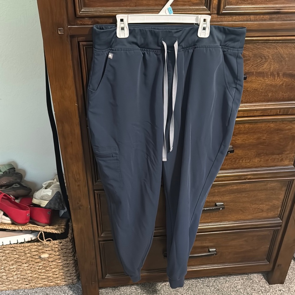 Women’s figs scrub bottoms